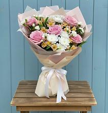 Букет цветов из:  Гвоздики, Орхидеи и Розы #REPLACE_PRED# Искре Курской области