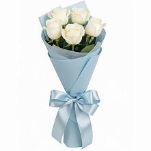 Букет 5 Белых роз Проуд в Искре Курской области