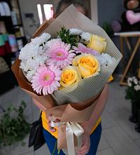 Букет цветов из:  Герберы, Розы и Хризантемы в Искре Курской области