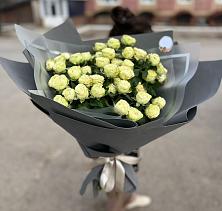 Букет Белые кустовые розы Солинеро в Искре Курской области