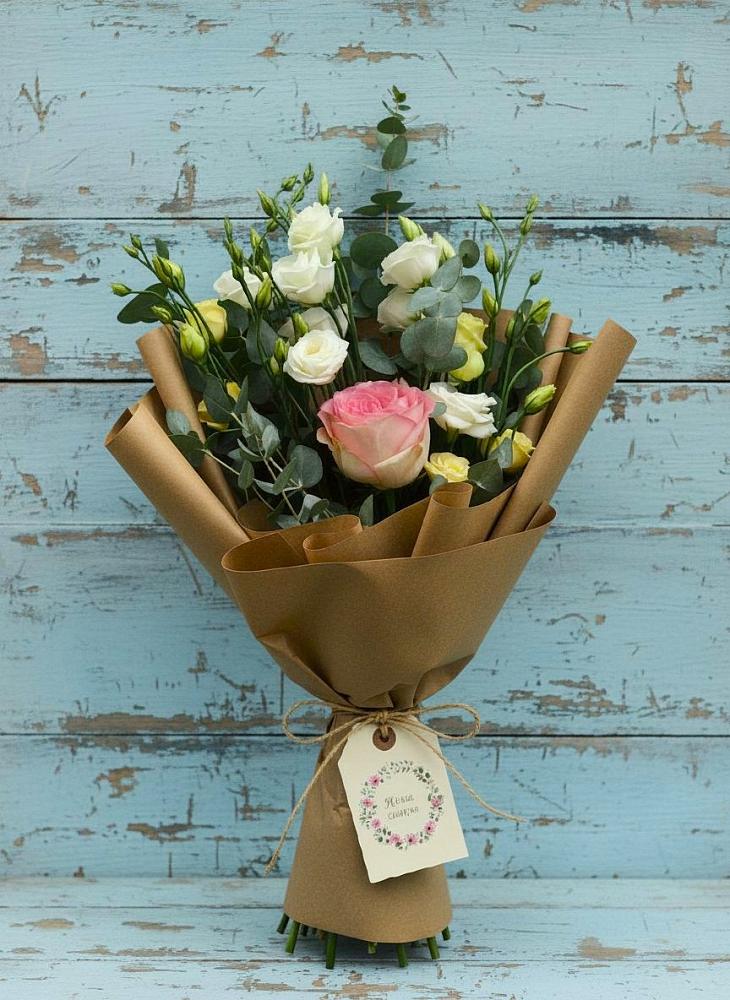 Букет цветов из: Розы и Лизиантусы в Искре Курской области