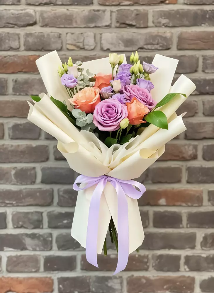 Букет цветов из: Лизиантусы и Розы в Искре Курской области