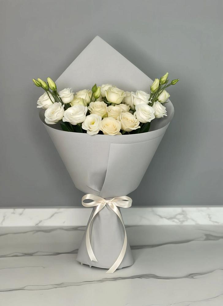 Букет цветов из: Розы и Лизиантусы в Искре Курской области