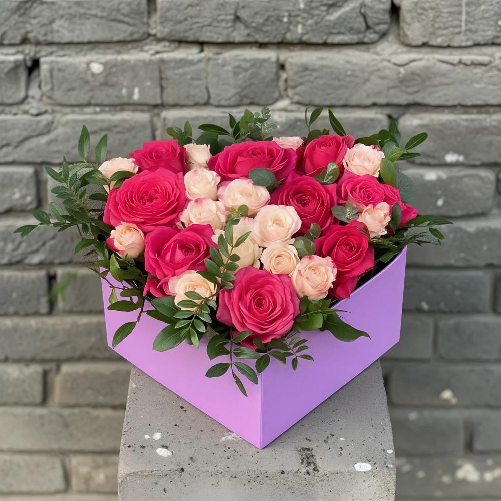 Цветочная композиция из Розы в коробке в Искре Курской области