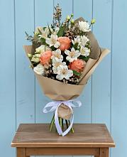 Букет цветов из:  Альстромерии, Лизиантусы, Розы и Хризантемы в Искре Курской области