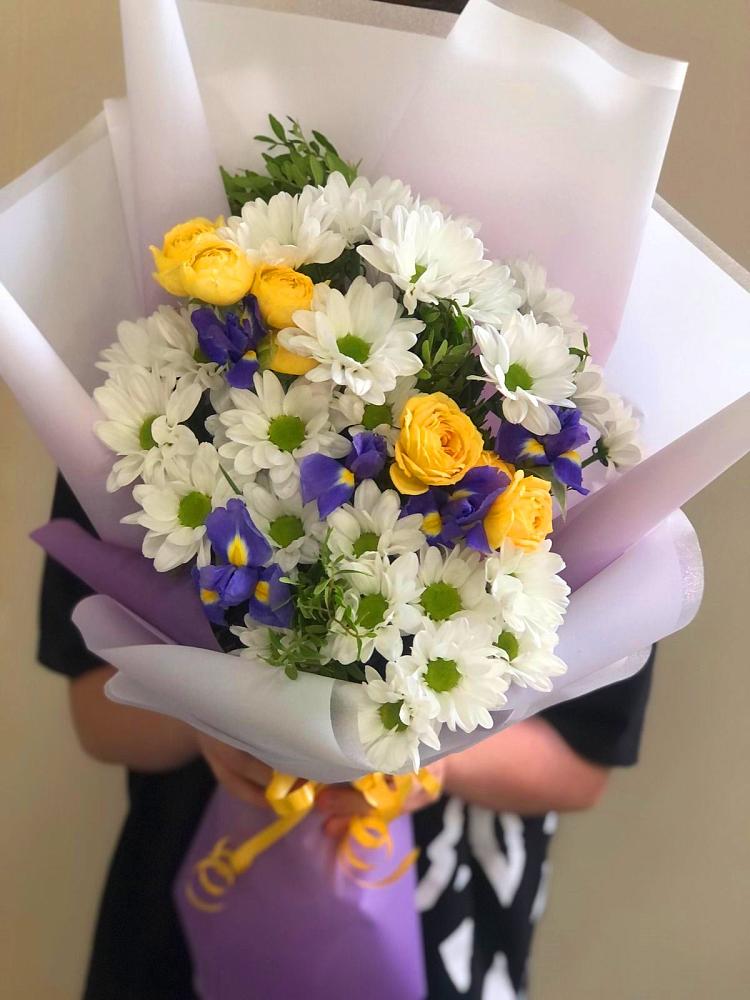 Букет цветов из: Ирисы, Хризантемы и Розы в Искре Курской области