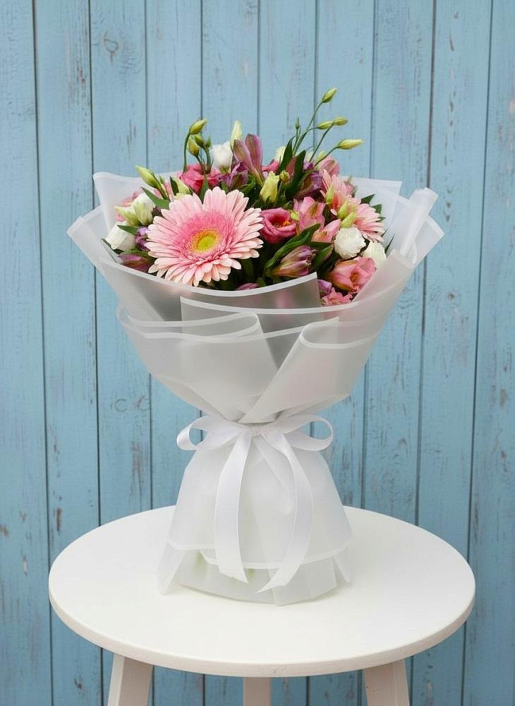 Букет цветов из: Герберы, Альстромерии и Лизиантусы в Искре Курской области