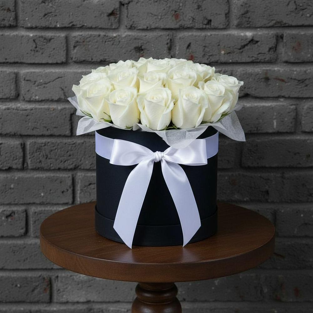 Цветочная композиция из Розы в шляпной коробке в Искре Курской области