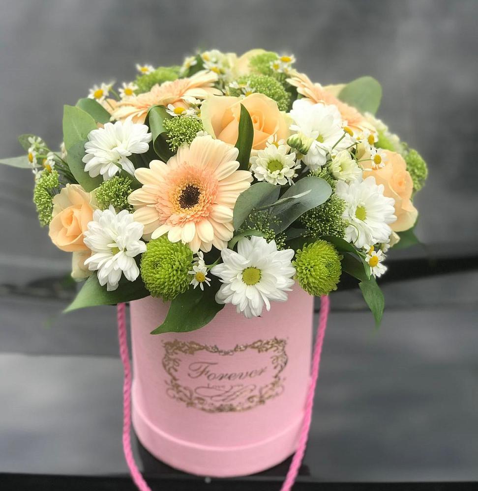 Цветочная композиция из Розы, Герберы и Хризантемы в шляпной коробке в Искре Курской области